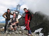 26_Foto di vetta con la croce ricostruita per l'occasione